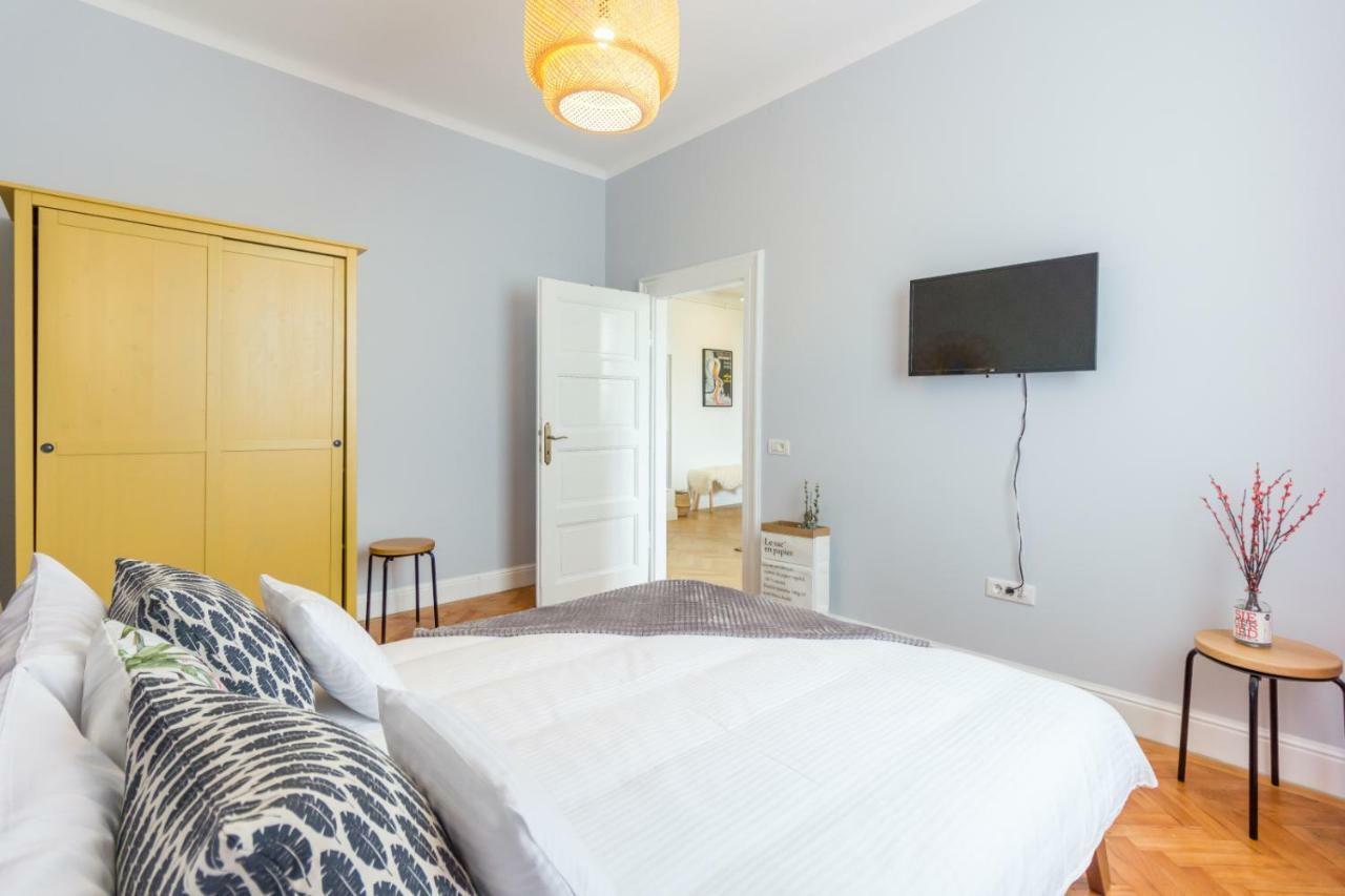 City Chic 3 Bedroom Apartment Κλουζ-Ναπόκα Εξωτερικό φωτογραφία