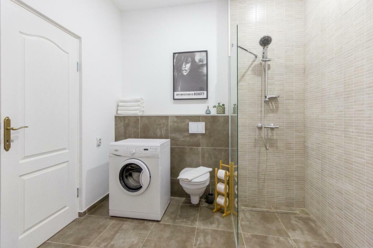City Chic 3 Bedroom Apartment Κλουζ-Ναπόκα Εξωτερικό φωτογραφία